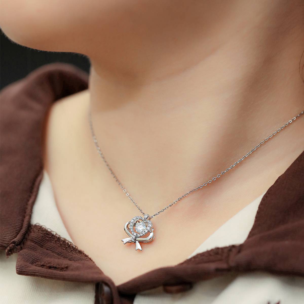 Dynamic Gift Flower S925 Silver Plated Platinum Moissanite Necklace 50 Points D-Class